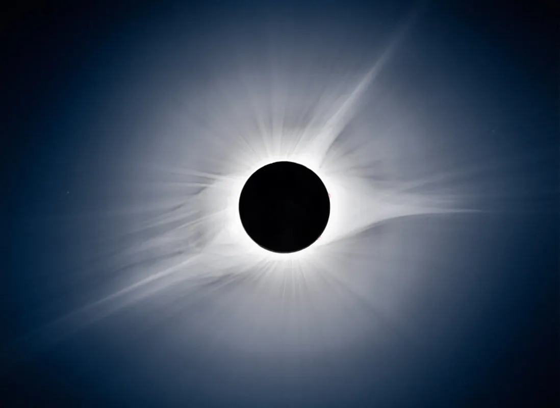 Full corona without earthshine